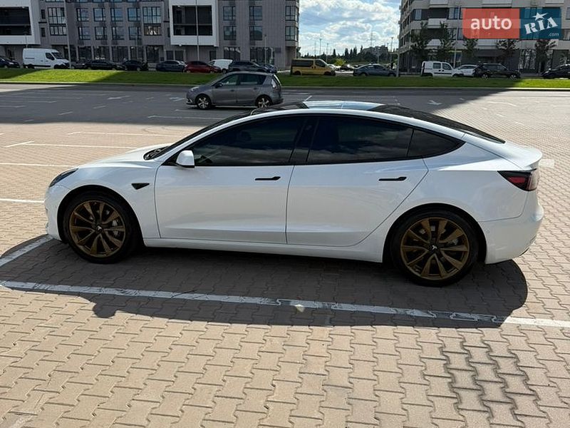 Фото Tesla Model 3 з оголошення AUTO.RIA