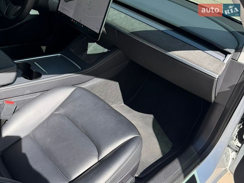 Фото Tesla Model 3 з оголошення AUTO.RIA