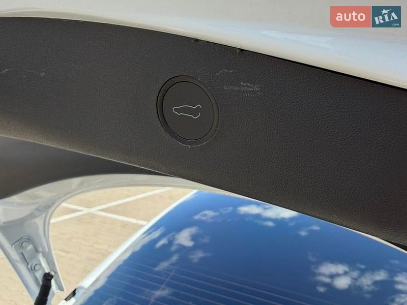 Фото Tesla Model 3 з оголошення AUTO.RIA