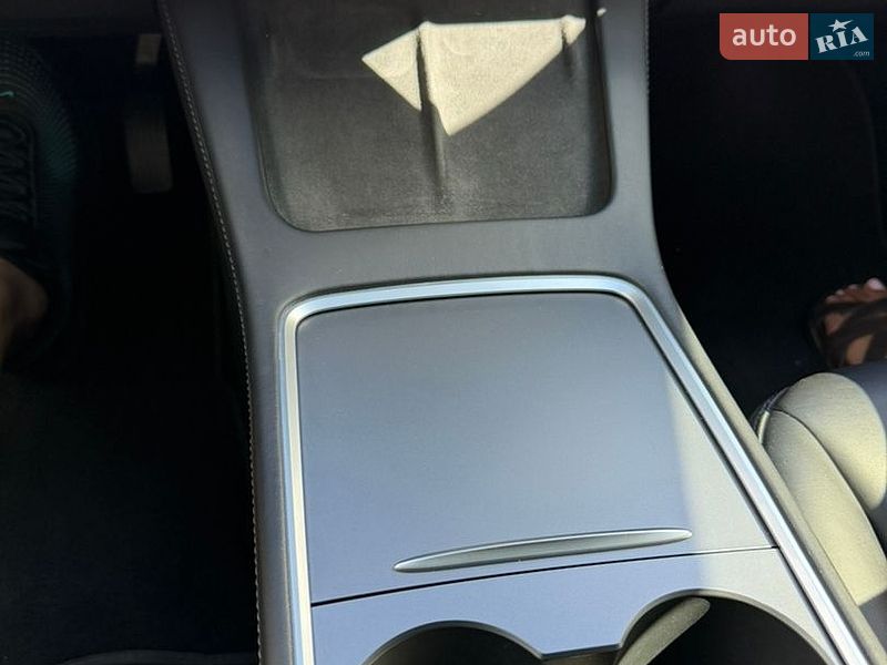 Фото Tesla Model 3 з оголошення AUTO.RIA