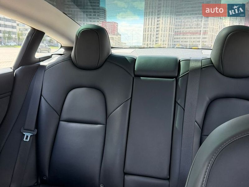 Фото Tesla Model 3 з оголошення AUTO.RIA
