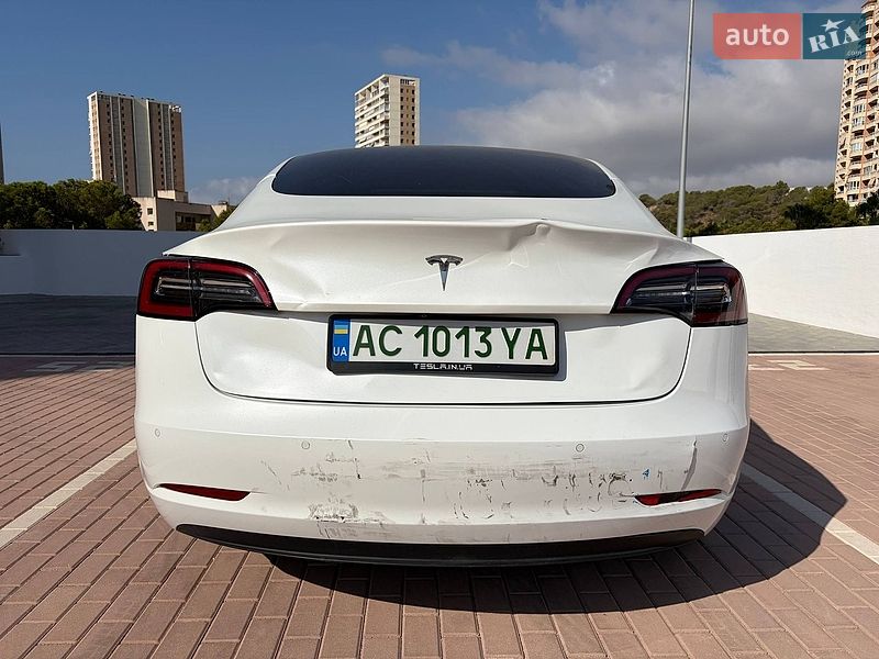 Фото Tesla Model 3 з оголошення AUTO.RIA