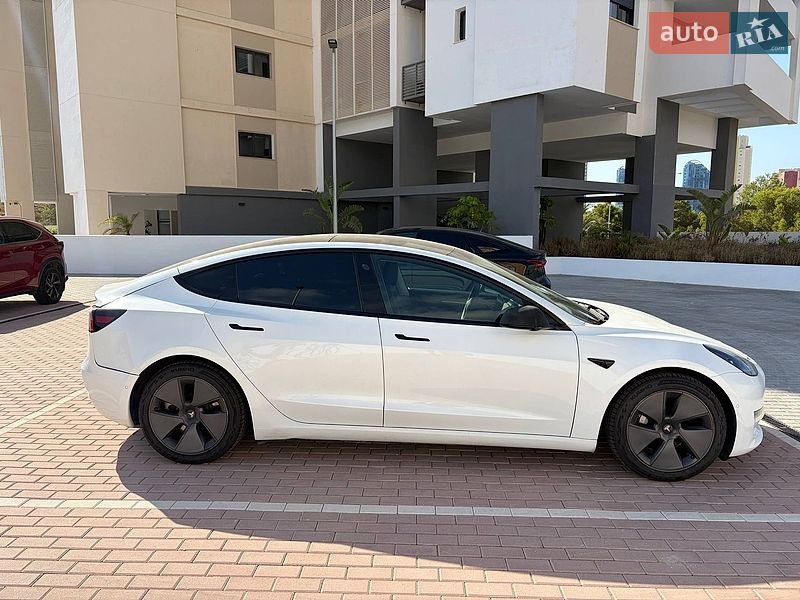 Фото Tesla Model 3 з оголошення AUTO.RIA