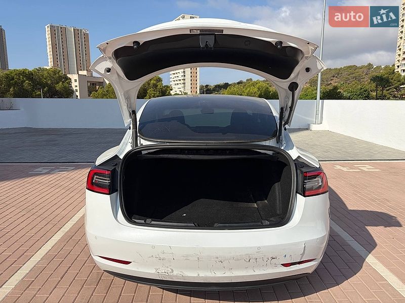 Фото Tesla Model 3 з оголошення AUTO.RIA