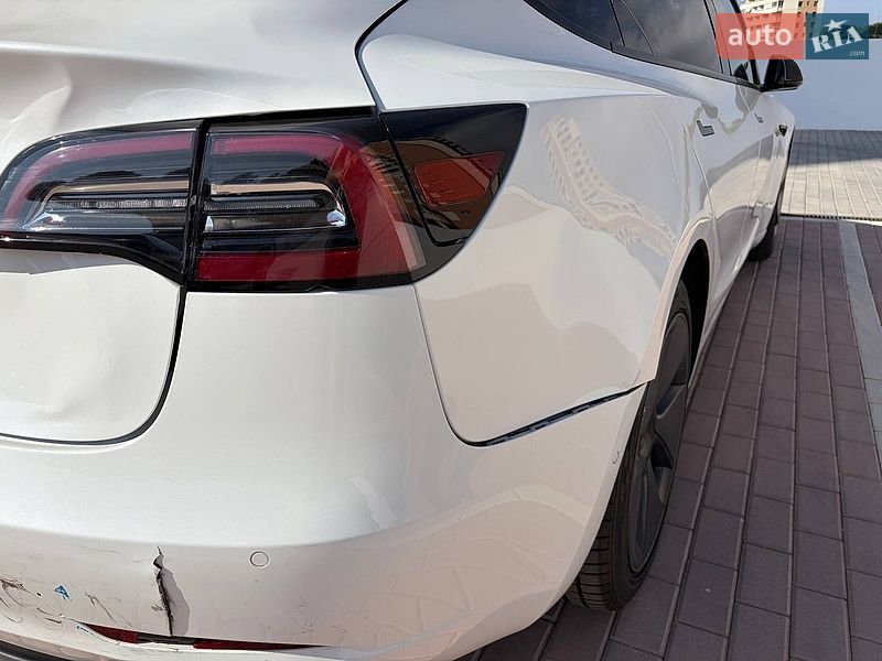 Фото Tesla Model 3 з оголошення AUTO.RIA
