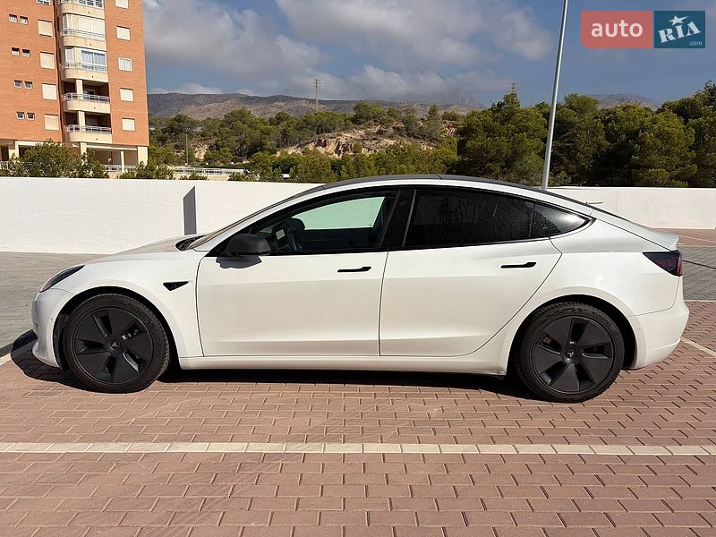 Фото Tesla Model 3 з оголошення AUTO.RIA