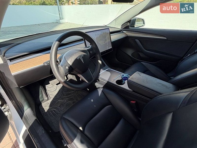 Фото Tesla Model 3 з оголошення AUTO.RIA