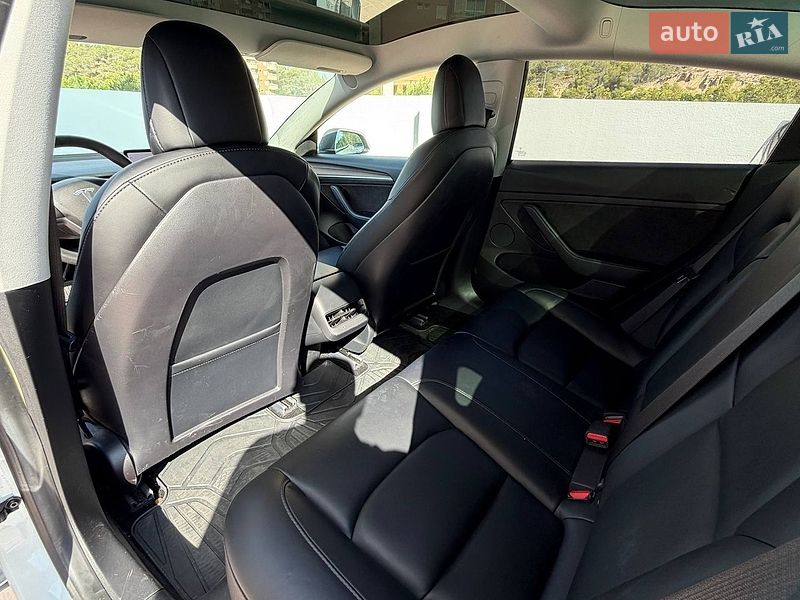 Фото Tesla Model 3 з оголошення AUTO.RIA