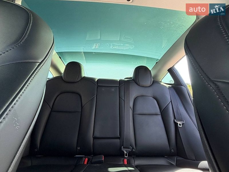 Фото Tesla Model 3 з оголошення AUTO.RIA