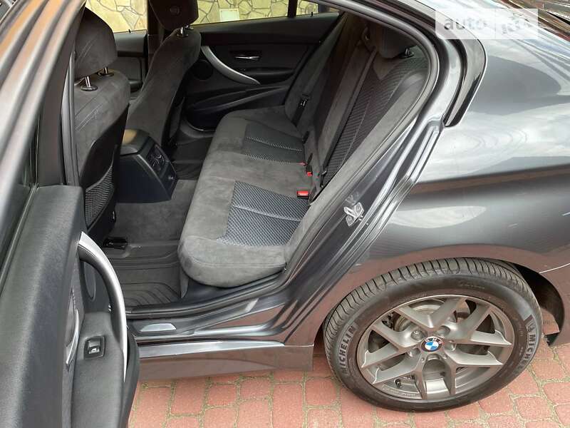 Фото BMW 3 Series з оголошення AUTO.RIA