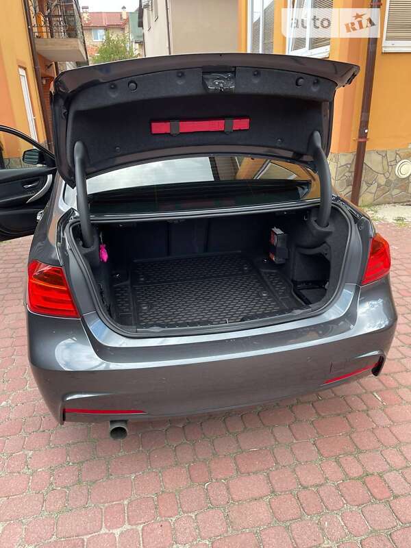 Фото BMW 3 Series з оголошення AUTO.RIA