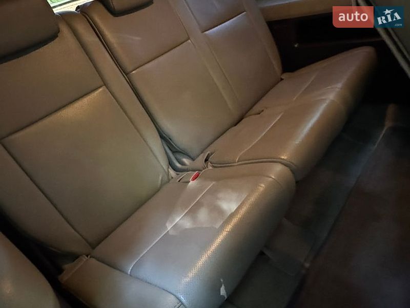 Фото Toyota Sequoia з оголошення AUTO.RIA