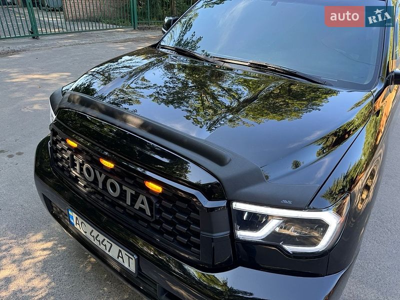Фото Toyota Sequoia з оголошення AUTO.RIA