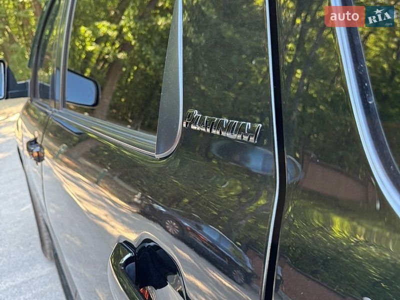 Фото Toyota Sequoia з оголошення AUTO.RIA
