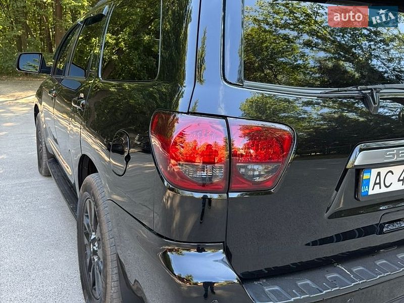 Фото Toyota Sequoia з оголошення AUTO.RIA