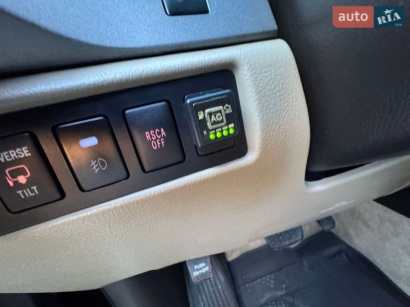 Фото Toyota Sequoia з оголошення AUTO.RIA