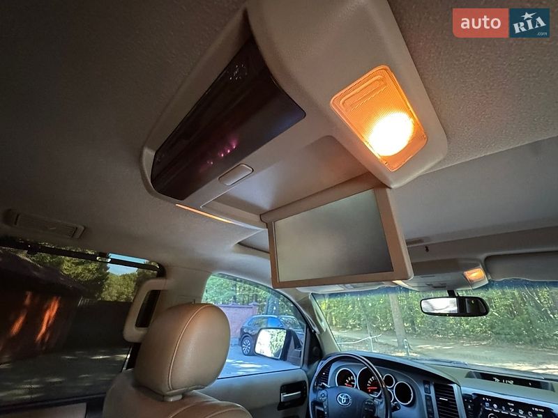 Фото Toyota Sequoia з оголошення AUTO.RIA