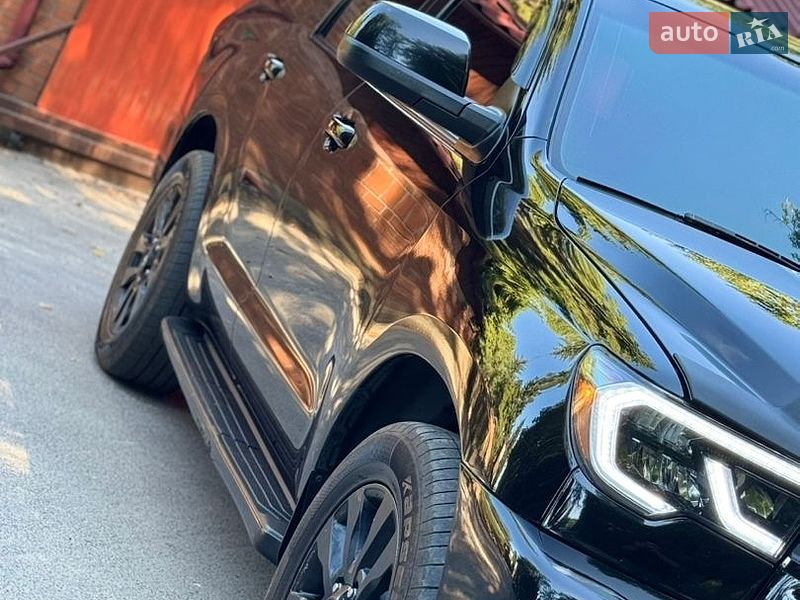 Фото Toyota Sequoia з оголошення AUTO.RIA