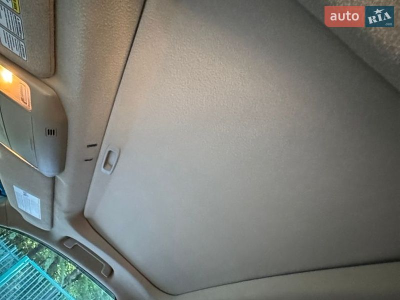Фото Toyota Sequoia з оголошення AUTO.RIA