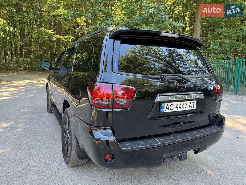 Фото Toyota Sequoia з оголошення AUTO.RIA