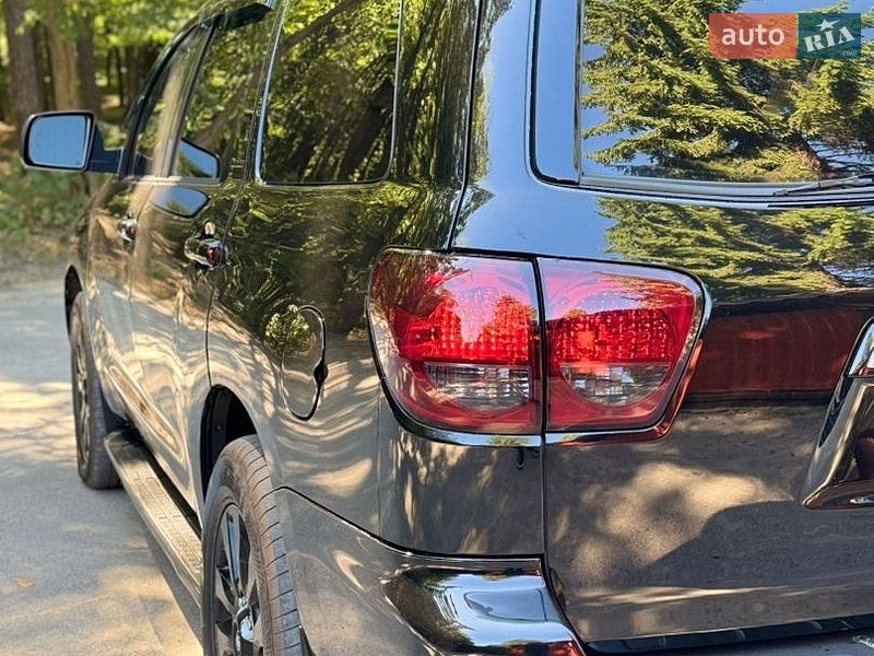 Фото Toyota Sequoia з оголошення AUTO.RIA