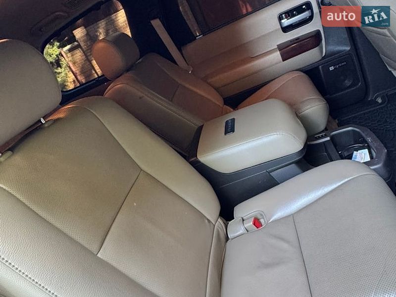 Фото Toyota Sequoia з оголошення AUTO.RIA
