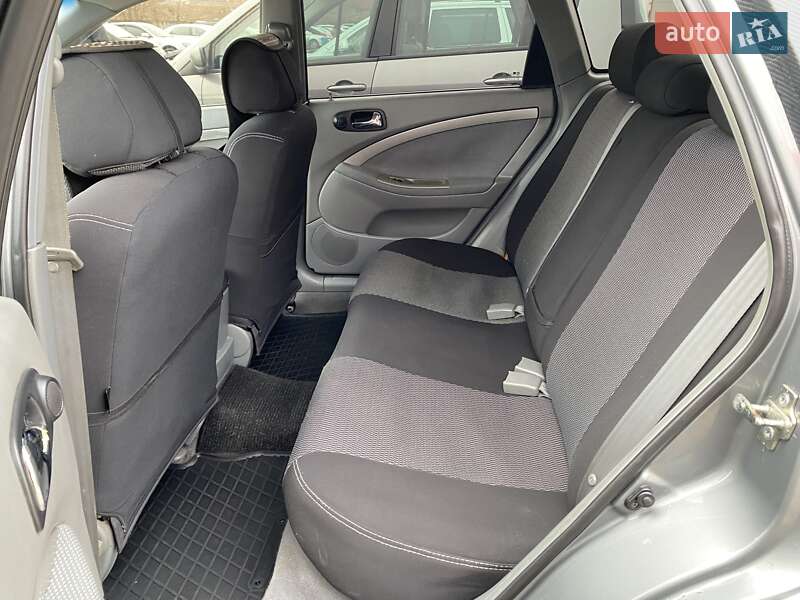 Фото Chevrolet Nubira з оголошення AUTO.RIA