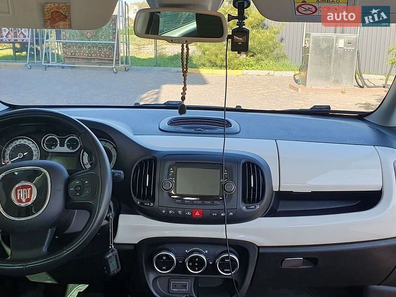 Фото Fiat 500L з оголошення AUTO.RIA