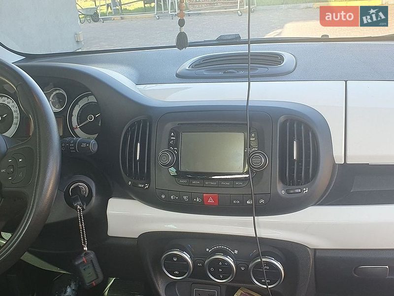 Фото Fiat 500L з оголошення AUTO.RIA