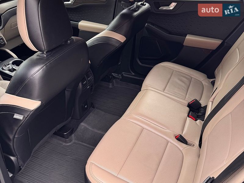 Фото Ford Escape з оголошення AUTO.RIA