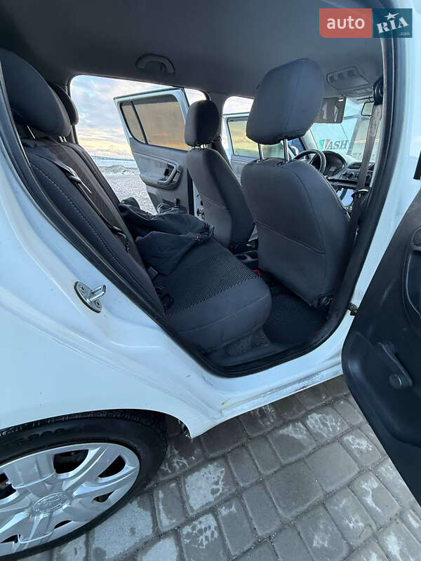 Фото Skoda Fabia з оголошення AUTO.RIA