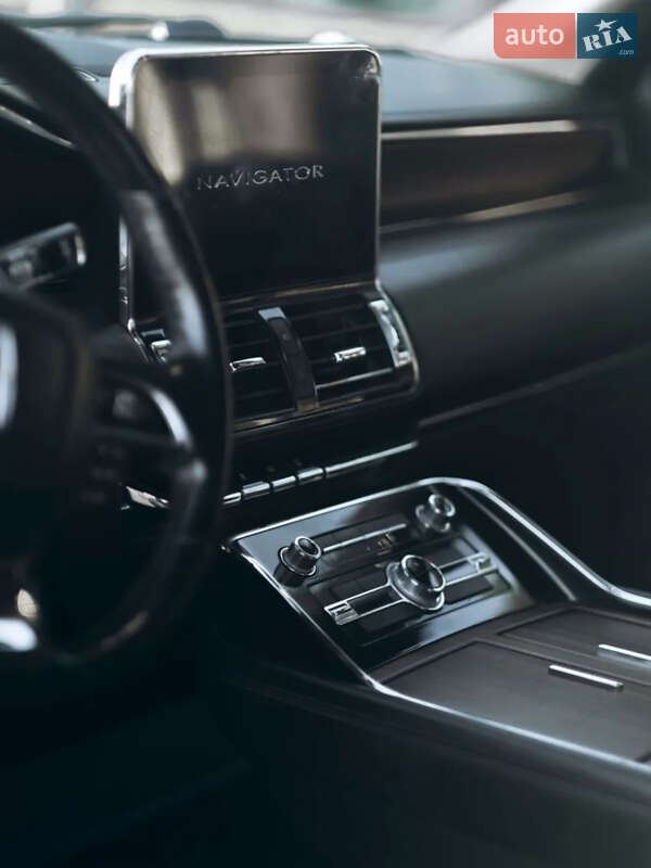 Фото Lincoln Navigator з оголошення AUTO.RIA