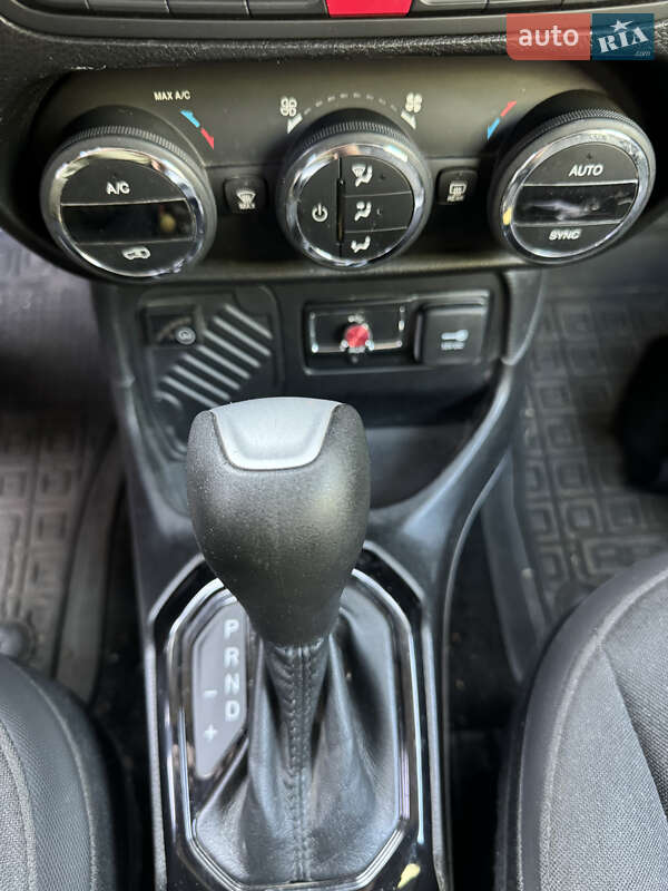 Фото Jeep Renegade з оголошення AUTO.RIA