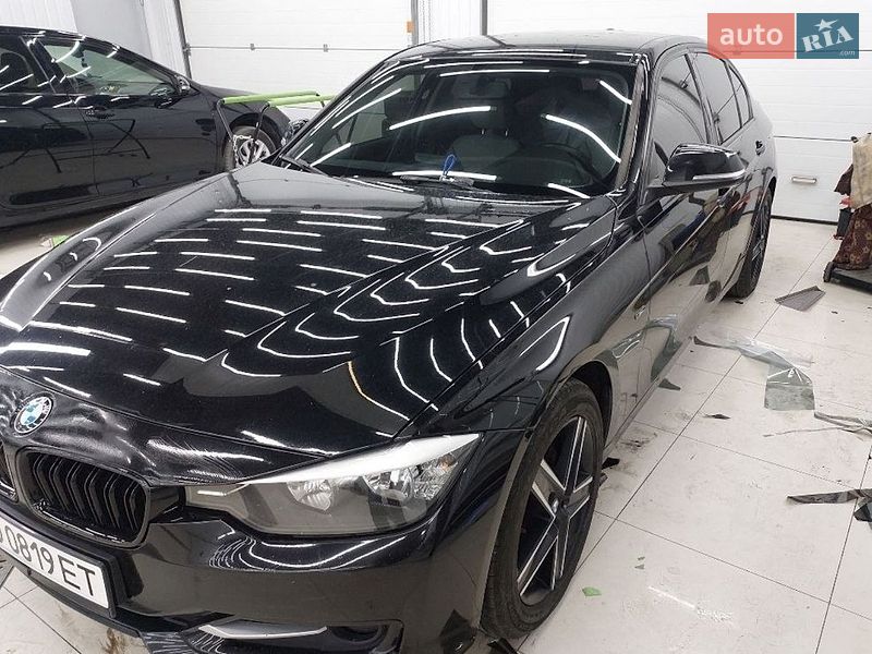 Фото BMW 3 Series з оголошення AUTO.RIA