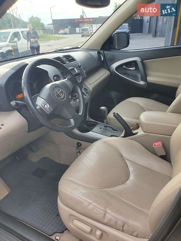 Фото Toyota RAV4 з оголошення AUTO.RIA