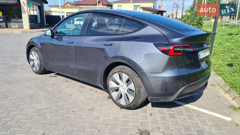 Фото Tesla Model Y з оголошення AUTO.RIA