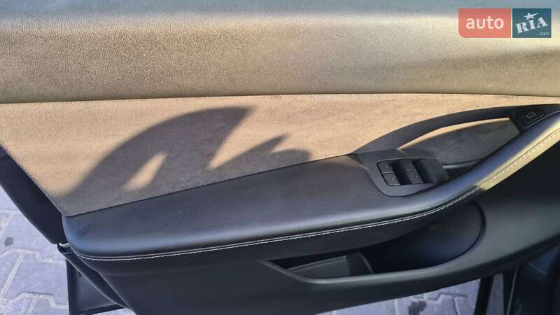 Фото Tesla Model Y з оголошення AUTO.RIA