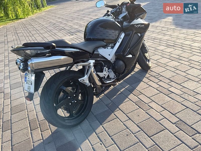 Фото Honda VFR 800 VTEC з оголошення AUTO.RIA
