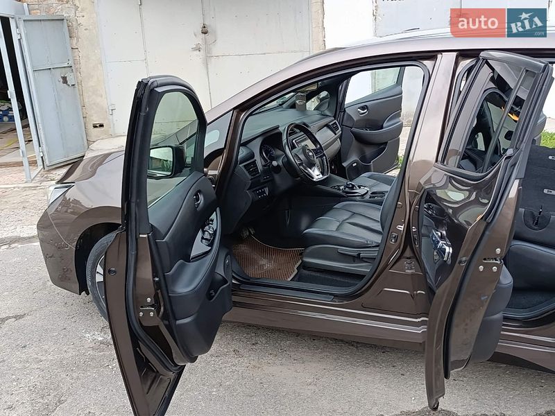 Фото Nissan Leaf з оголошення AUTO.RIA