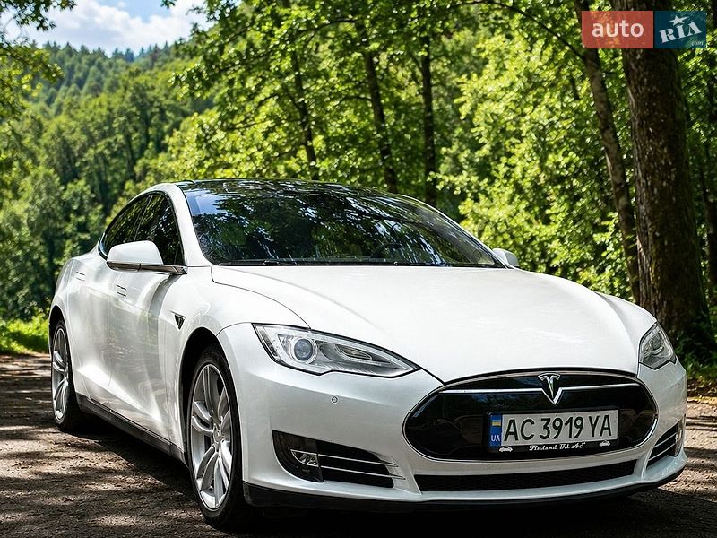 Фото Tesla Model S з оголошення AUTO.RIA