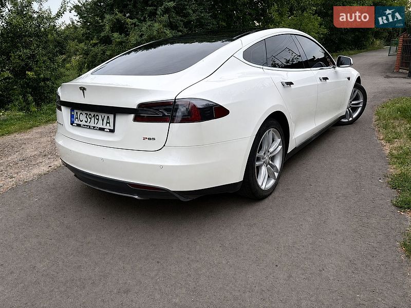 Фото Tesla Model S з оголошення AUTO.RIA