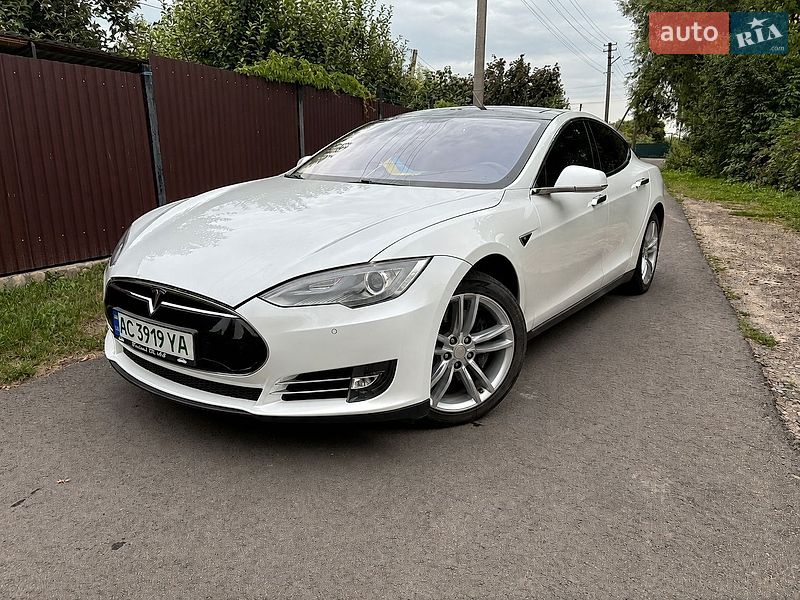 Фото Tesla Model S з оголошення AUTO.RIA