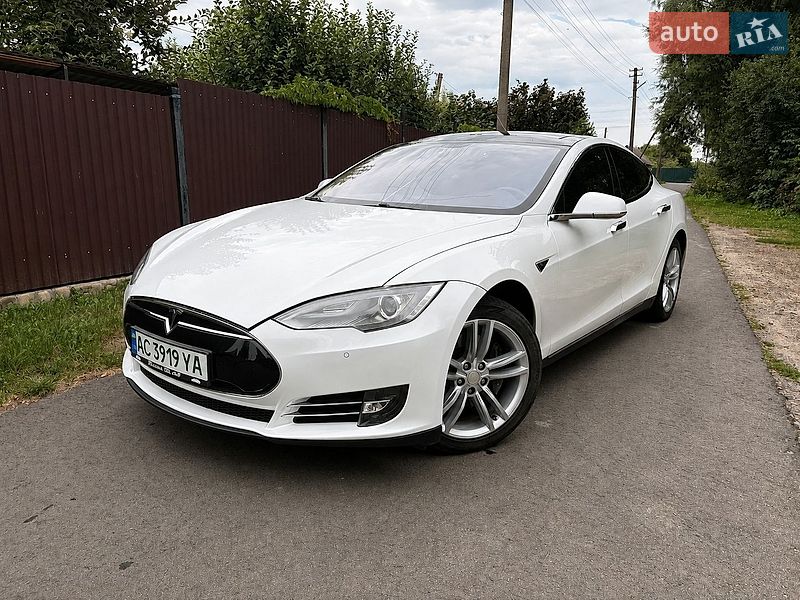 Фото Tesla Model S з оголошення AUTO.RIA