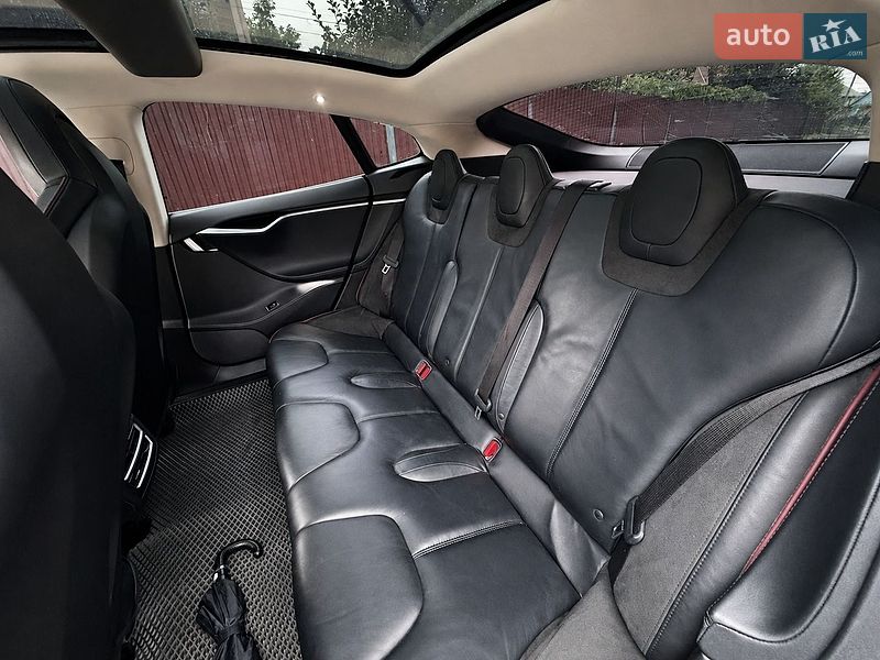 Фото Tesla Model S з оголошення AUTO.RIA