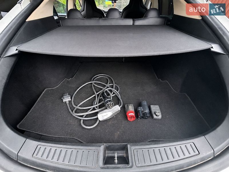 Фото Tesla Model S з оголошення AUTO.RIA