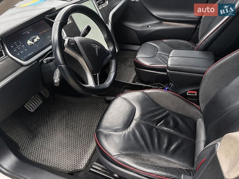 Фото Tesla Model S з оголошення AUTO.RIA