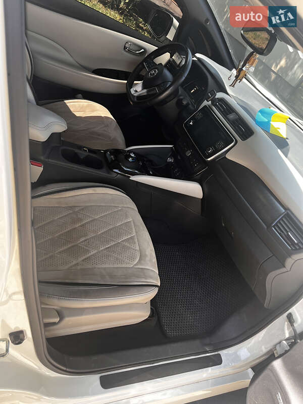 Фото Nissan Leaf з оголошення AUTO.RIA