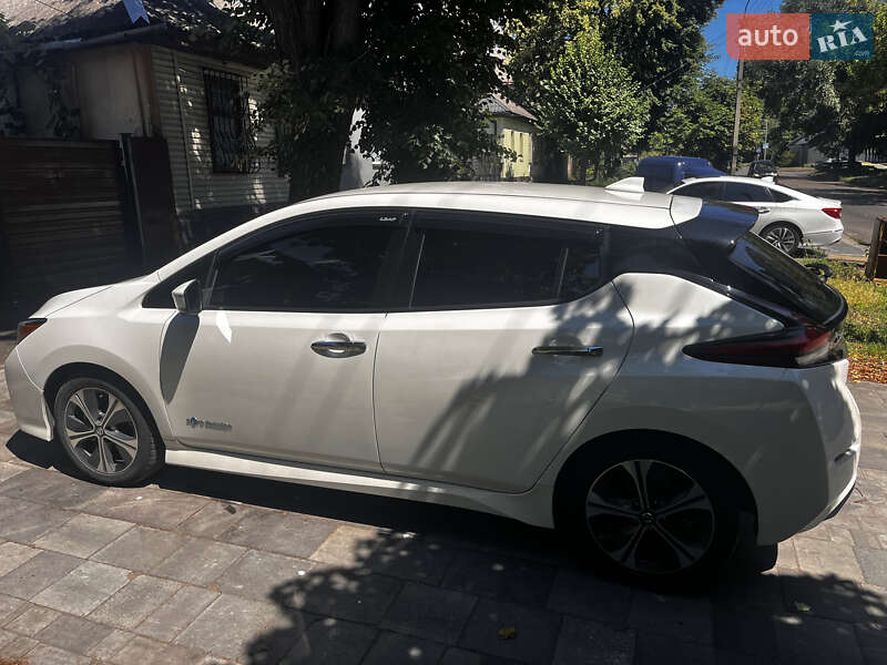 Фото Nissan Leaf з оголошення AUTO.RIA