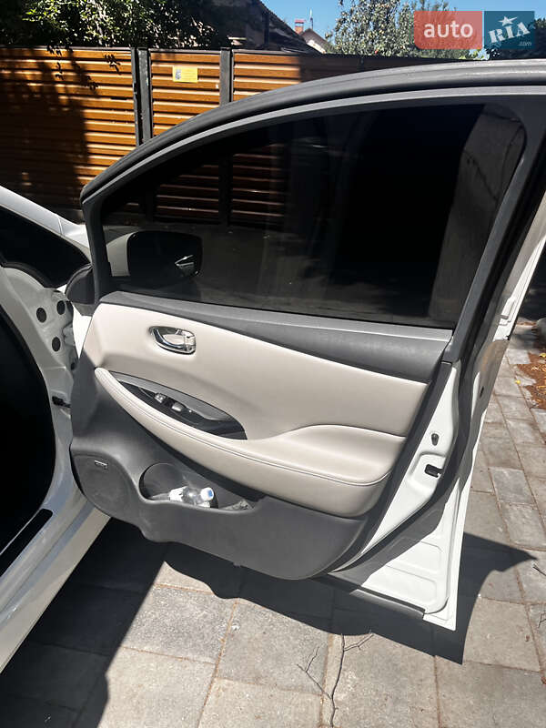 Фото Nissan Leaf з оголошення AUTO.RIA