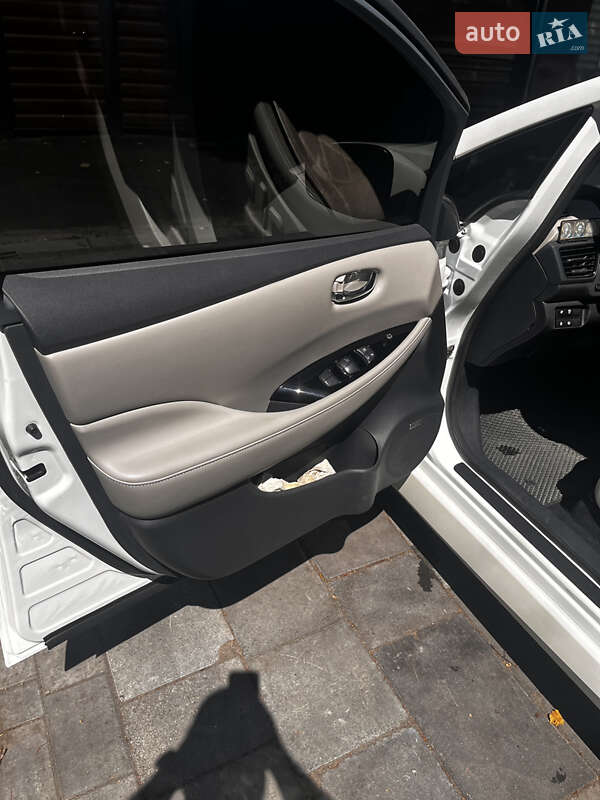 Фото Nissan Leaf з оголошення AUTO.RIA